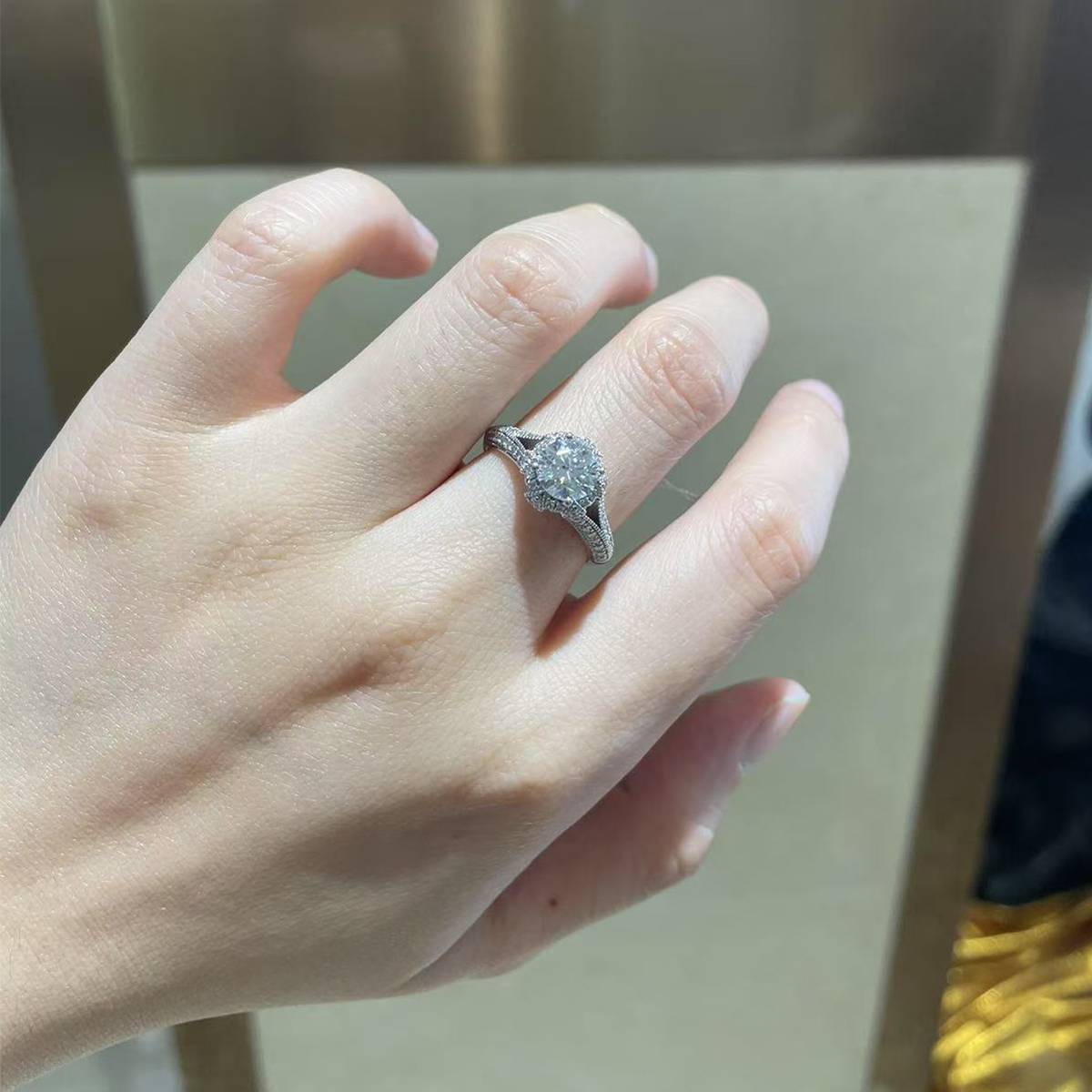 S925 Silver Plated Platinum Women's Ring Customized Selection Main Stone Moissanite 1.0ct/Secondary Stone High Carbon Diamond